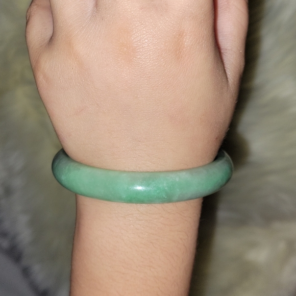 Jade Bangle - Picture 3 of 7